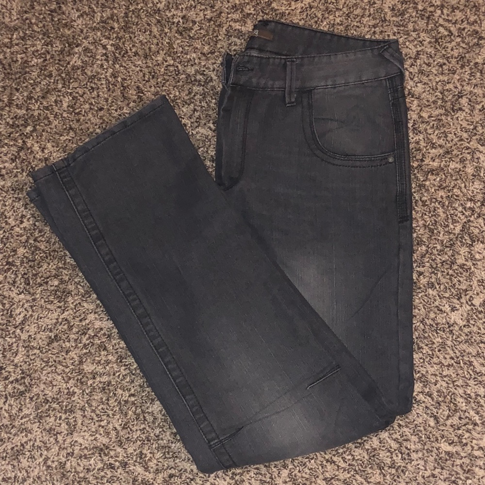 🔴 Straight Fit Mens Denim Jeans with Knee Darts - Picture 3 of 8